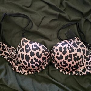 Victoria's Secret VS add 2 cups leopard bra 36c